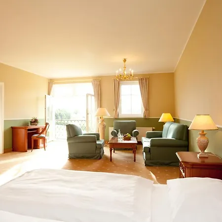 Schloss Teschow 4* Teterow